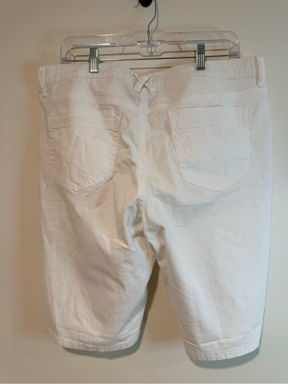 Bandolino Riley Bermuda Shorts White Size 14P Stretch Denim Petite - Picture 4 of 8